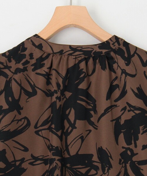 MICO COULIER(ミコクリエ)の「ビックフラワープリントワンピース(ワンピース・レディース・ホワイト系その他4/ベージュ系その他3/ブラック系その他3・38)」の22枚目の写真