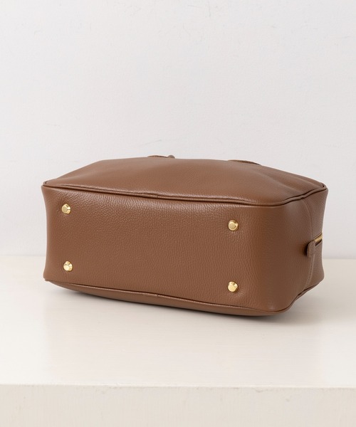 YOUNG&OLSEN The DRYGOODS STORE（ヤングアンドオルセン）の「【YOUNG&OLSEN】EMBOSSED LEATHER STUDENT M（ハンドバッグ・レディース・ベージュ/ブラウン/ブラック/グレー/ピンク・FREE）」の8枚目の写真