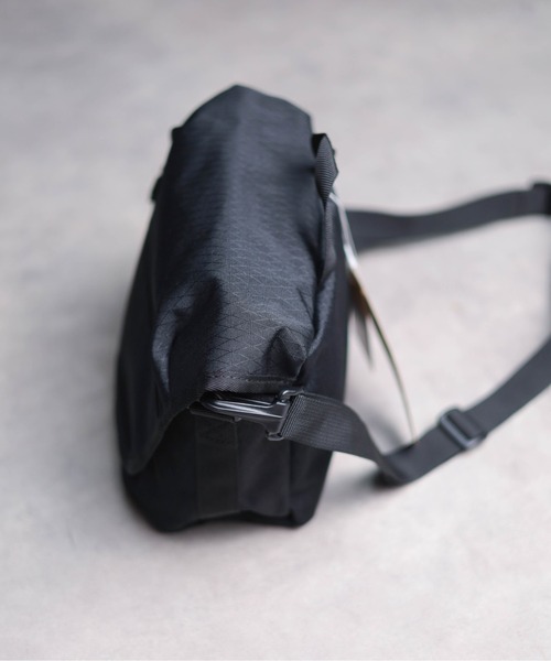 Gramicci（グラミチ）の「《GRAMICCI》MULTI SIDE BAG（ショルダーバッグ・メンズ・ブラック・FREE）」の2枚目の写真
