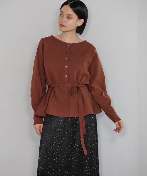 A part by（アパートバイ）の「【WEB限定】2WAYペプラムニットカーディガン（カーディガン/ボレロ・レディース・ブラウン系その他2/ブラック/アイボリー/チャコールグレー/ブルー系その他2/グレー系その他4・FREE）」の5枚目の写真