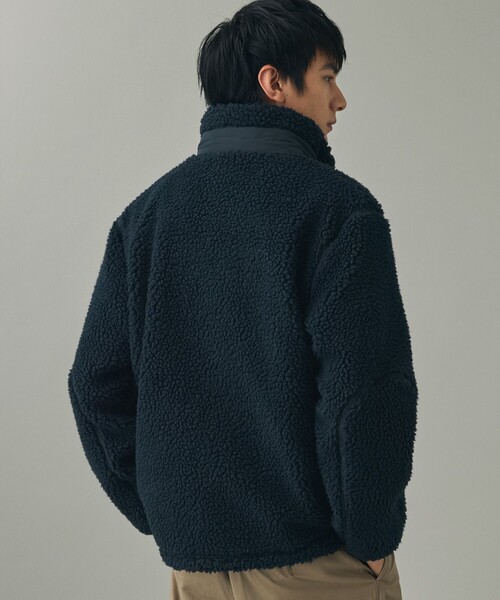 AIGLE(エーグル)の「パッチポケット 異素材切り替え スタンドカラーボアフリースブルゾン(ブルゾン・メンズ・ダークネイビー/レッド・S/M/L/XL)」の20枚目の写真