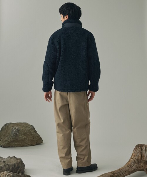 AIGLE(エーグル)の「パッチポケット 異素材切り替え スタンドカラーボアフリースブルゾン(ブルゾン・メンズ・ダークネイビー/レッド・S/M/L/XL)」の10枚目の写真