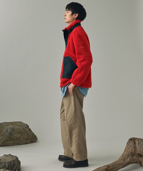 AIGLE(エーグル)の「パッチポケット 異素材切り替え スタンドカラーボアフリースブルゾン(ブルゾン・メンズ・ダークネイビー/レッド・S/M/L/XL)」の11枚目の写真
