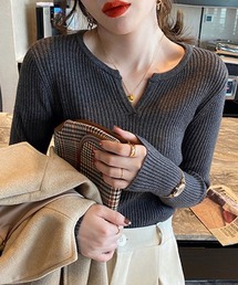 キーネックリブニット