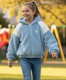 FILA（フィラ）の「【FILA/フィラ】キッズボアジャケット｜ふわふわ素材｜ファスナー仕様　フード付きブルゾン　バックプリント（ブルゾン）」