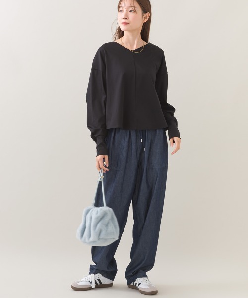 OMNES(オムネス)の「【BEAUTIFUL FRIDAY】Vネックプルオーバー(Tシャツ/カットソー・レディース・ブラック/ホワイト・MEDIUM/LARGE)」の11枚目の写真