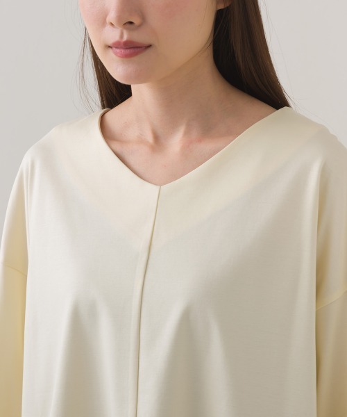 OMNES(オムネス)の「【BEAUTIFUL FRIDAY】Vネックプルオーバー(Tシャツ/カットソー・レディース・ブラック/ホワイト・MEDIUM/LARGE)」の13枚目の写真