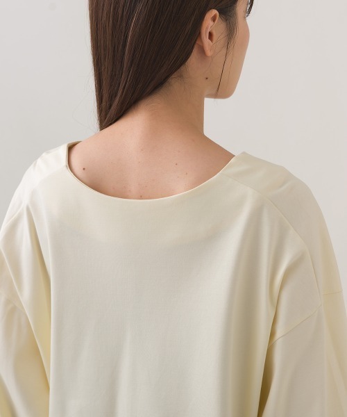 OMNES(オムネス)の「【BEAUTIFUL FRIDAY】Vネックプルオーバー(Tシャツ/カットソー・レディース・ブラック/ホワイト・MEDIUM/LARGE)」の14枚目の写真
