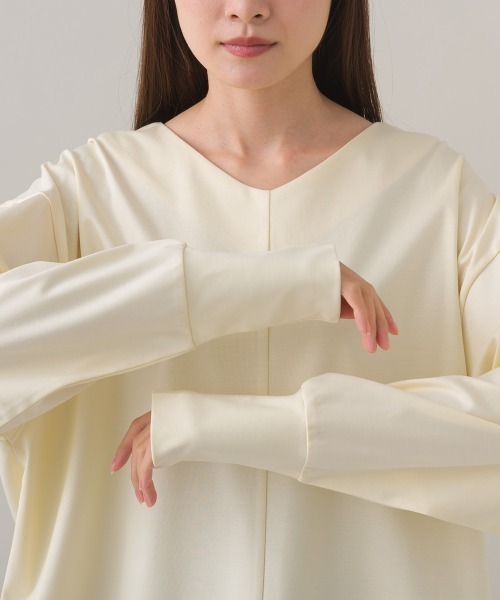 OMNES(オムネス)の「【BEAUTIFUL FRIDAY】Vネックプルオーバー(Tシャツ/カットソー・レディース・ブラック/ホワイト・MEDIUM/LARGE)」の15枚目の写真