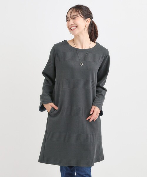 SHOO・LA・RUE(シューラルー)の「身体のラインをきれいにカバー Aラインチュニックワンピース(チュニック・レディース・ネイビー/モスグリーン/スミクロ・01/04/03/02)」の14枚目の写真