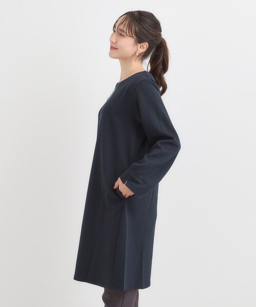 SHOO・LA・RUE(シューラルー)の「身体のラインをきれいにカバー Aラインチュニックワンピース(チュニック・レディース・ネイビー/モスグリーン/スミクロ・01/04/03/02)」の19枚目の写真