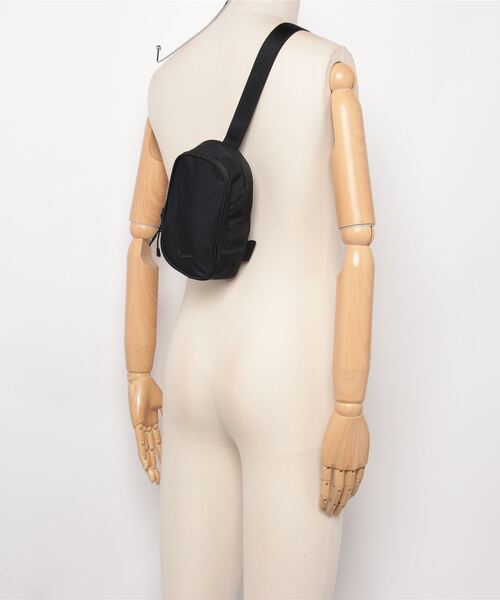 NIKE（ナイキ）の「NIKE NSW COMMUTE CROSSBODY FZ6133（ショルダーバッグ・メンズ・ブラック/グレー・ONE SIZE）」の13枚目の写真