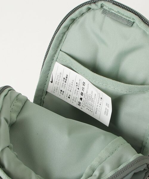 NIKE（ナイキ）の「NIKE NSW COMMUTE CROSSBODY FZ6133（ショルダーバッグ・メンズ・ブラック/グレー・ONE SIZE）」の14枚目の写真