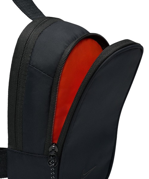 NIKE（ナイキ）の「NIKE NSW COMMUTE CROSSBODY FZ6133（ショルダーバッグ・メンズ・ブラック/グレー・ONE SIZE）」の5枚目の写真