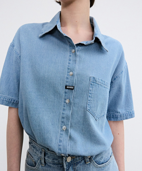 NICK&NICOLE(ニックアンドニコール)の「MINIMAL CLASSIC HALF DENIM SHIRTS_LIGHT BLUE(シャツ/ブラウス・レディース・その他・MEDIUM/LARGE)」の2枚目の写真