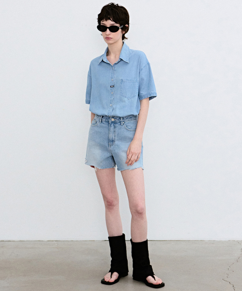 NICK&NICOLE(ニックアンドニコール)の「MINIMAL CLASSIC HALF DENIM SHIRTS_LIGHT BLUE(シャツ/ブラウス・レディース・その他・MEDIUM/LARGE)」の4枚目の写真