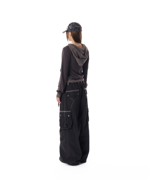 AAKAM（アーカム）の「Knee Pin-tuck Contrast Cargo Pants (Black)（その他パンツ・レディース・その他・1/2）」の6枚目の写真