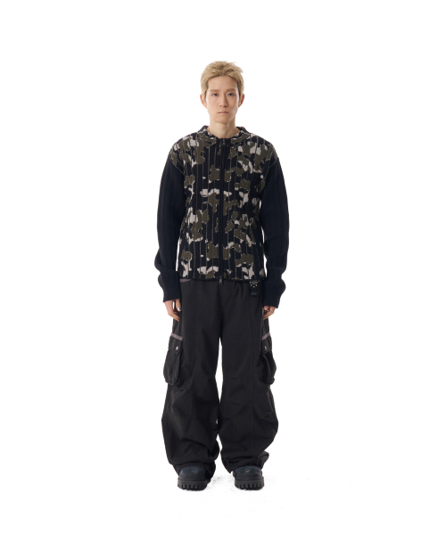 AAKAM（アーカム）の「Knee Pin-tuck Contrast Cargo Pants (Black)（その他パンツ・レディース・その他・1/2）」の7枚目の写真