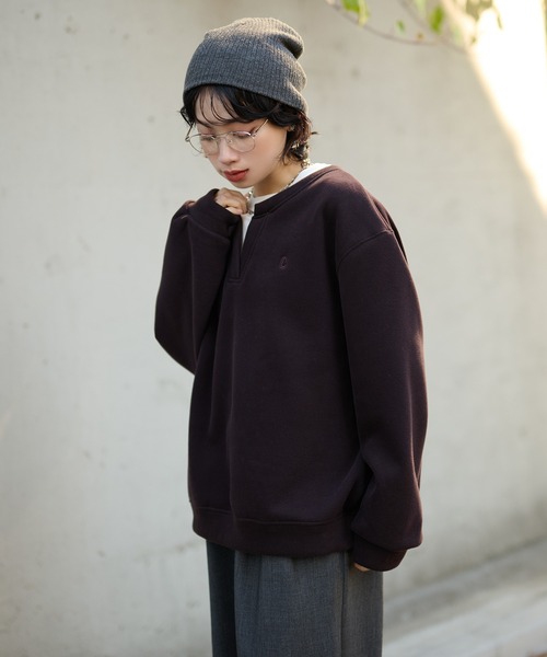 LAULEN(ローレン)の「key neck layered logo sweat pullover /キーネックレイヤードロゴスウェットプルオーバー(スウェット・レディース・ブラウン/ネイビー/グレー/アイボリー・FREE)」の1枚目の写真