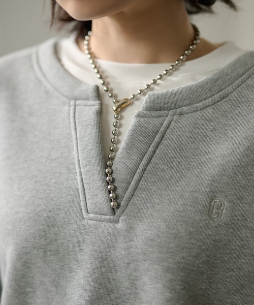 LAULEN(ローレン)の「key neck layered logo sweat pullover /キーネックレイヤードロゴスウェットプルオーバー(スウェット・レディース・ブラウン/ネイビー/グレー/アイボリー・FREE)」の20枚目の写真
