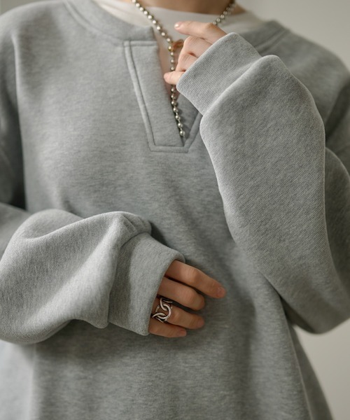 LAULEN(ローレン)の「key neck layered logo sweat pullover /キーネックレイヤードロゴスウェットプルオーバー(スウェット・レディース・ブラウン/ネイビー/グレー/アイボリー・FREE)」の22枚目の写真