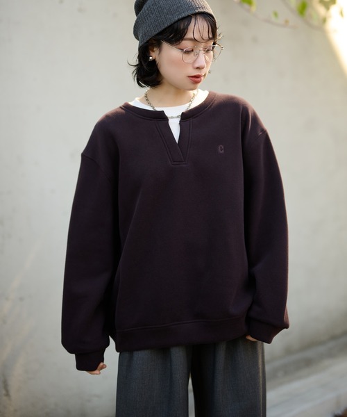 LAULEN(ローレン)の「key neck layered logo sweat pullover /キーネックレイヤードロゴスウェットプルオーバー(スウェット・レディース・ブラウン/ネイビー/グレー/アイボリー・FREE)」の15枚目の写真