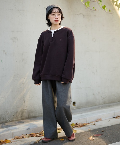 LAULEN(ローレン)の「key neck layered logo sweat pullover /キーネックレイヤードロゴスウェットプルオーバー(スウェット・レディース・ブラウン/ネイビー/グレー/アイボリー・FREE)」の16枚目の写真