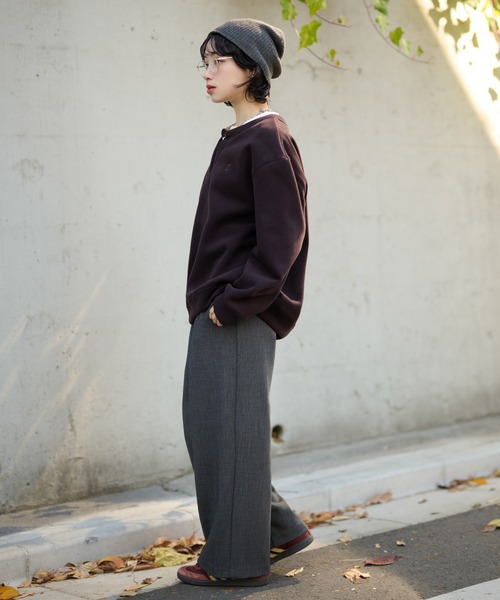 LAULEN(ローレン)の「key neck layered logo sweat pullover /キーネックレイヤードロゴスウェットプルオーバー(スウェット・レディース・ブラウン/ネイビー/グレー/アイボリー・FREE)」の17枚目の写真