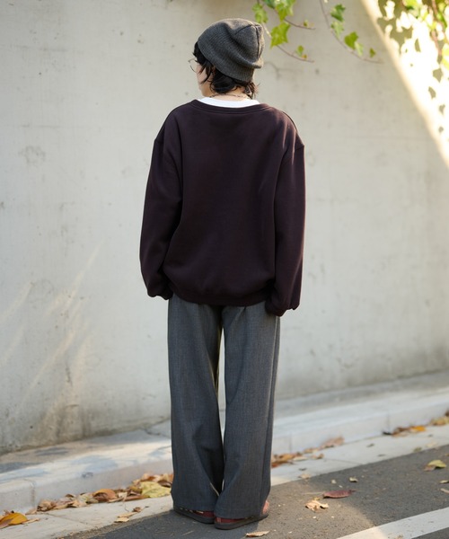 LAULEN(ローレン)の「key neck layered logo sweat pullover /キーネックレイヤードロゴスウェットプルオーバー(スウェット・レディース・ブラウン/ネイビー/グレー/アイボリー・FREE)」の6枚目の写真