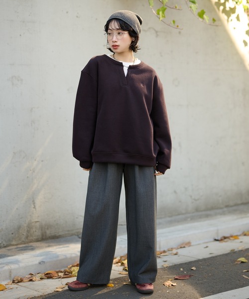 LAULEN(ローレン)の「key neck layered logo sweat pullover /キーネックレイヤードロゴスウェットプルオーバー(スウェット・レディース・ブラウン/ネイビー/グレー/アイボリー・FREE)」の8枚目の写真