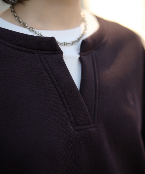 LAULEN(ローレン)の「key neck layered logo sweat pullover /キーネックレイヤードロゴスウェットプルオーバー(スウェット・レディース・ブラウン/ネイビー/グレー/アイボリー・FREE)」の9枚目の写真