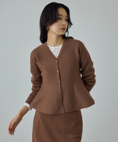 ROPE'（ロペ）の「ウール混ニットペプラムカーディガン/イージーケア・セットアップ対応（ニット/セーター・レディース・ブラウン/ブラック・FREE）」の2枚目の写真