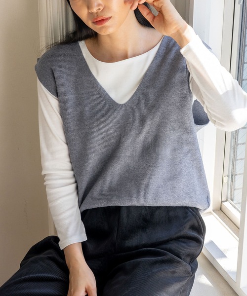 VitaFelice（ヴィータフェリーチェ）の「Vネックニットベスト（ベスト・レディース・アイボリー/ブラック/ブラウン/グレー・FREE）」の3枚目の写真