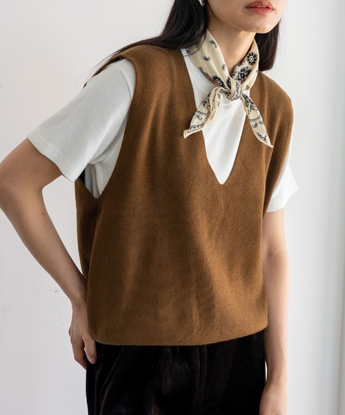 VitaFelice（ヴィータフェリーチェ）の「Vネックニットベスト（ベスト・レディース・アイボリー/ブラック/ブラウン/グレー・FREE）」の9枚目の写真