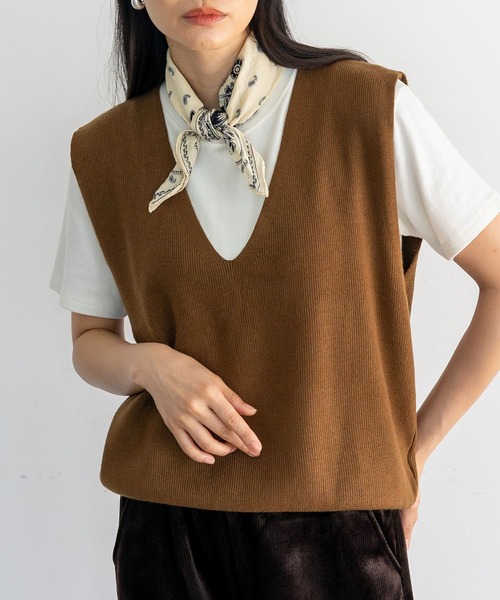 VitaFelice（ヴィータフェリーチェ）の「Vネックニットベスト（ベスト・レディース・アイボリー/ブラック/ブラウン/グレー・FREE）」の19枚目の写真