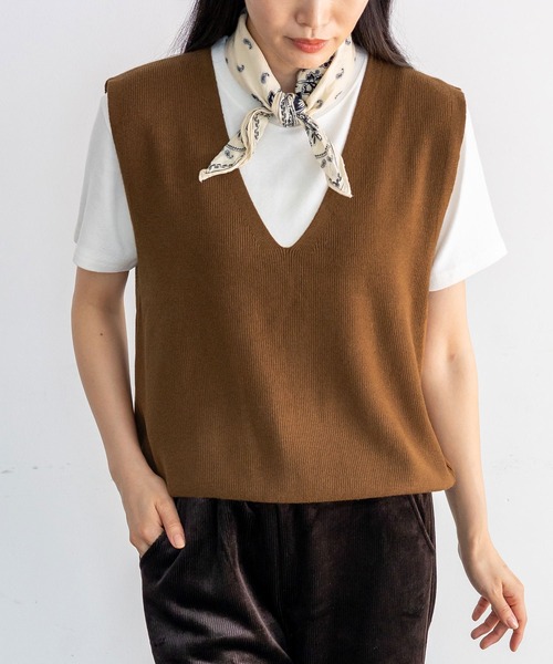 VitaFelice（ヴィータフェリーチェ）の「Vネックニットベスト（ベスト・レディース・アイボリー/ブラック/ブラウン/グレー・FREE）」の21枚目の写真