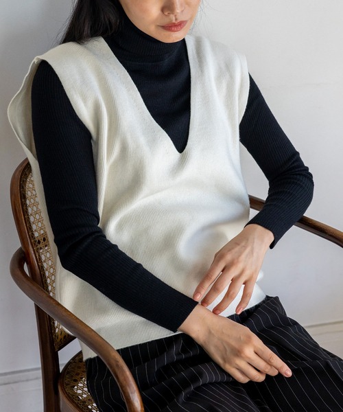 VitaFelice（ヴィータフェリーチェ）の「Vネックニットベスト（ベスト・レディース・アイボリー/ブラック/ブラウン/グレー・FREE）」の13枚目の写真