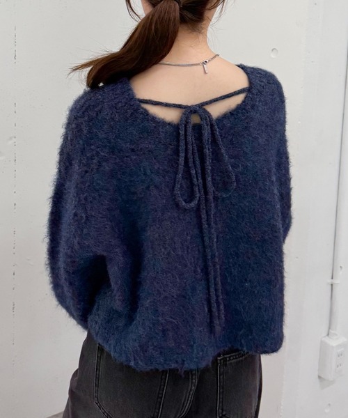 archives（アルシーヴ）の「バックリボンブラッシュニットプルオーバー（ニット/セーター・レディース・ネイビー/グレー/アイボリー/ブラウン・MEDIUM）」の4枚目の写真