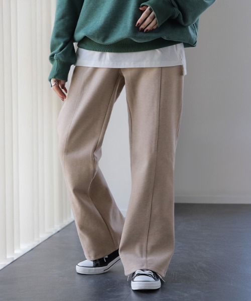 HUG.U(ハグユー)の「微起毛セミフレアパンツ(その他パンツ・レディース・ダークグリーン/ライトベージュ/ライトブルー/ブラック・M/L)」の3枚目の写真