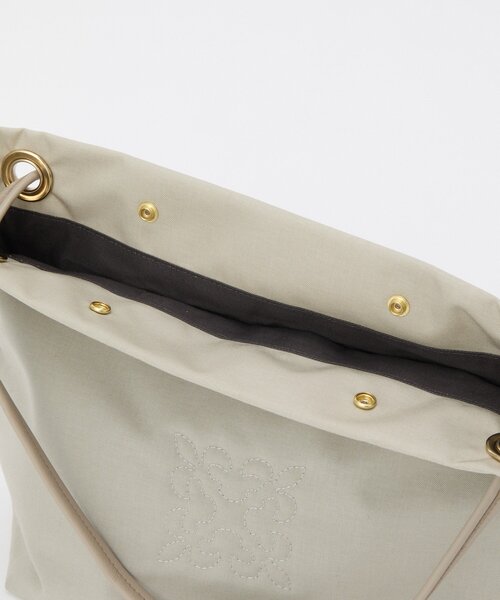 russet(ラシット)の「コーデュラナイロン3WAYトートバッグ(トートバッグ・レディース・ブラック/グレー/グレイッシュベージュ・FREE)」の6枚目の写真