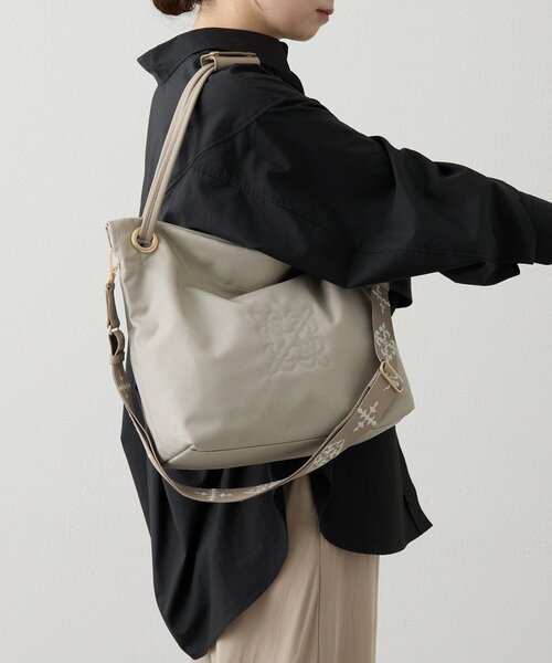 russet(ラシット)の「コーデュラナイロン3WAYトートバッグ(トートバッグ・レディース・ブラック/グレー/グレイッシュベージュ・FREE)」の16枚目の写真