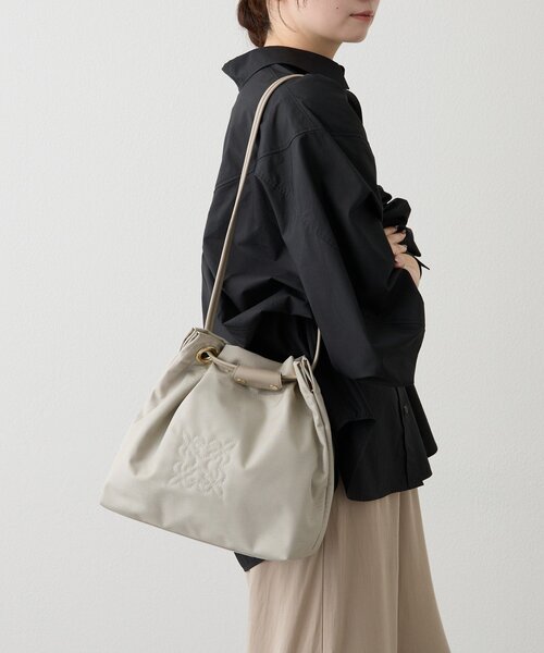 russet(ラシット)の「コーデュラナイロン3WAYトートバッグ(トートバッグ・レディース・ブラック/グレー/グレイッシュベージュ・FREE)」の17枚目の写真