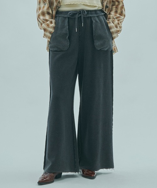 ROSE BUD(ローズバッド)の「(mag.by c)WIDE SWEAT PANTS(スウェットパンツ・レディース・チャコールグレー/レッド・ONE SIZE)」の2枚目の写真