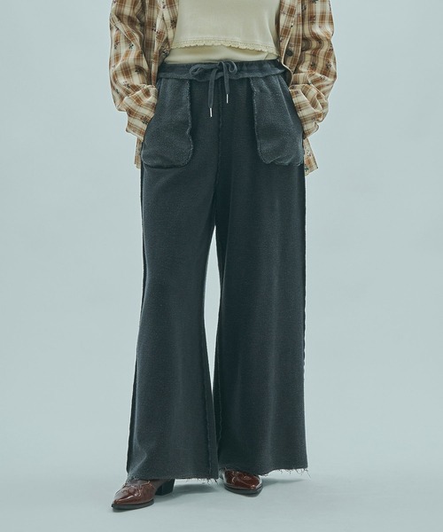 ROSE BUD(ローズバッド)の「(mag.by c)WIDE SWEAT PANTS(スウェットパンツ・レディース・チャコールグレー/レッド・ONE SIZE)」の3枚目の写真