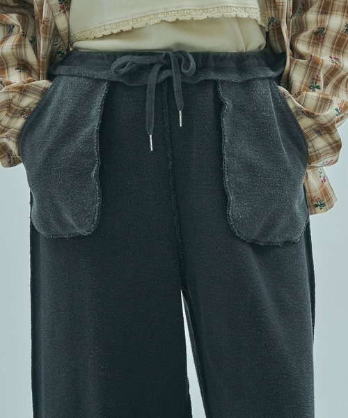 ROSE BUD(ローズバッド)の「(mag.by c)WIDE SWEAT PANTS(スウェットパンツ・レディース・チャコールグレー/レッド・ONE SIZE)」の9枚目の写真