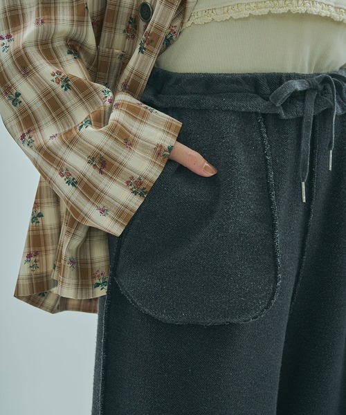 ROSE BUD(ローズバッド)の「(mag.by c)WIDE SWEAT PANTS(スウェットパンツ・レディース・チャコールグレー/レッド・ONE SIZE)」の10枚目の写真