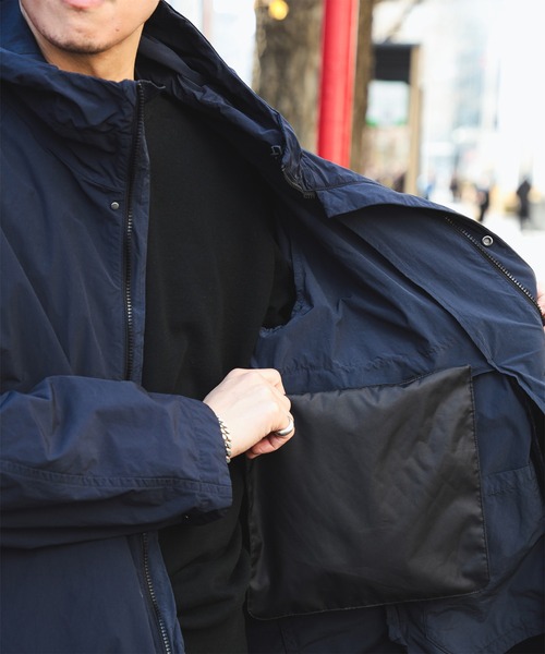 International Gallery BEAMS(インターナショナルギャラリービームス)の「QUATTROCCHI / ガーメントダイ フーデッド コート(その他アウター・メンズ・ネイビー/ブラウン・MEDIUM/LARGE)」の7枚目の写真