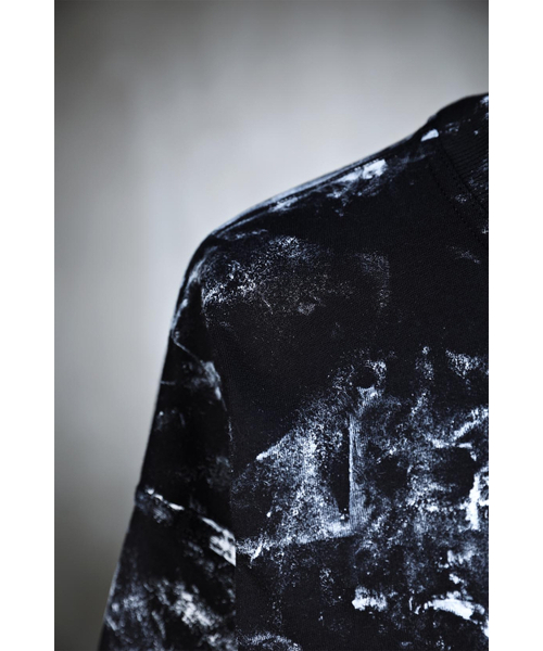 KIRTIMUKHA(キールティムカ)の「ロゴラフペインティングルーズフィット半袖Tシャツブラック(Tシャツ/カットソー・メンズ・その他・2/3)」の3枚目の写真