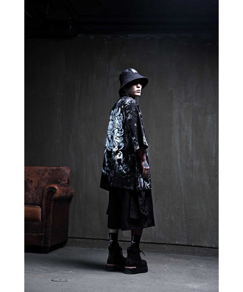 KIRTIMUKHA(キールティムカ)の「ロゴラフペインティングルーズフィット半袖Tシャツブラック(Tシャツ/カットソー・メンズ・その他・2/3)」の12枚目の写真