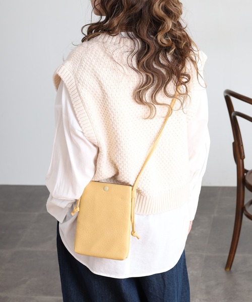 mignon（ミニョン）の「mignon ミニショルダーバッグ 合皮（ショルダーバッグ・レディース・イエロー/グリーン/ブラック/グレイッシュベージュ・FREE）」の4枚目の写真